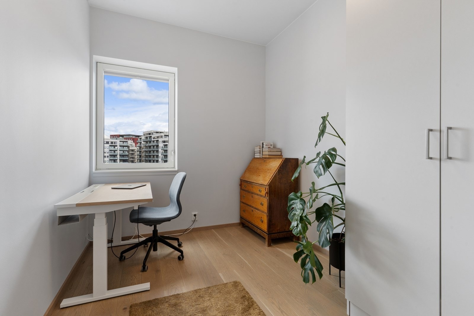 Det tredje soverommet er også av god størrelse. Det blir i dag brukt som kontor. Galleribilde