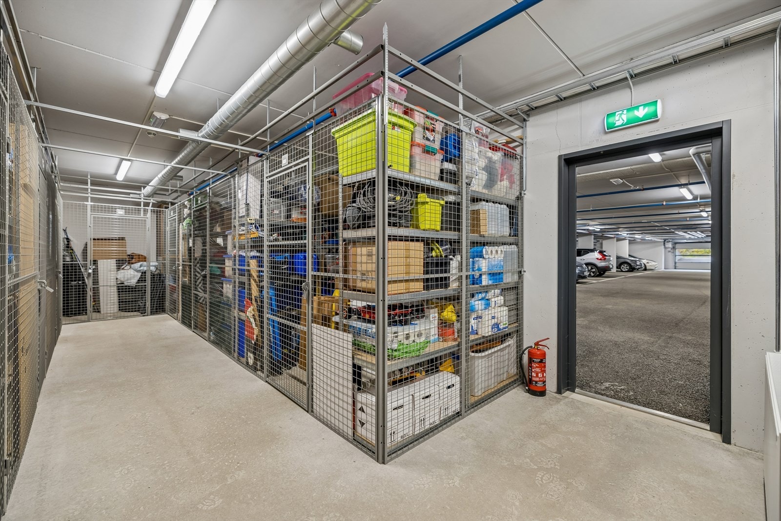 Leiligheten disponerer en bod på 5 m² i kjelleren, i tillegg til den innvendige boden. Galleribilde