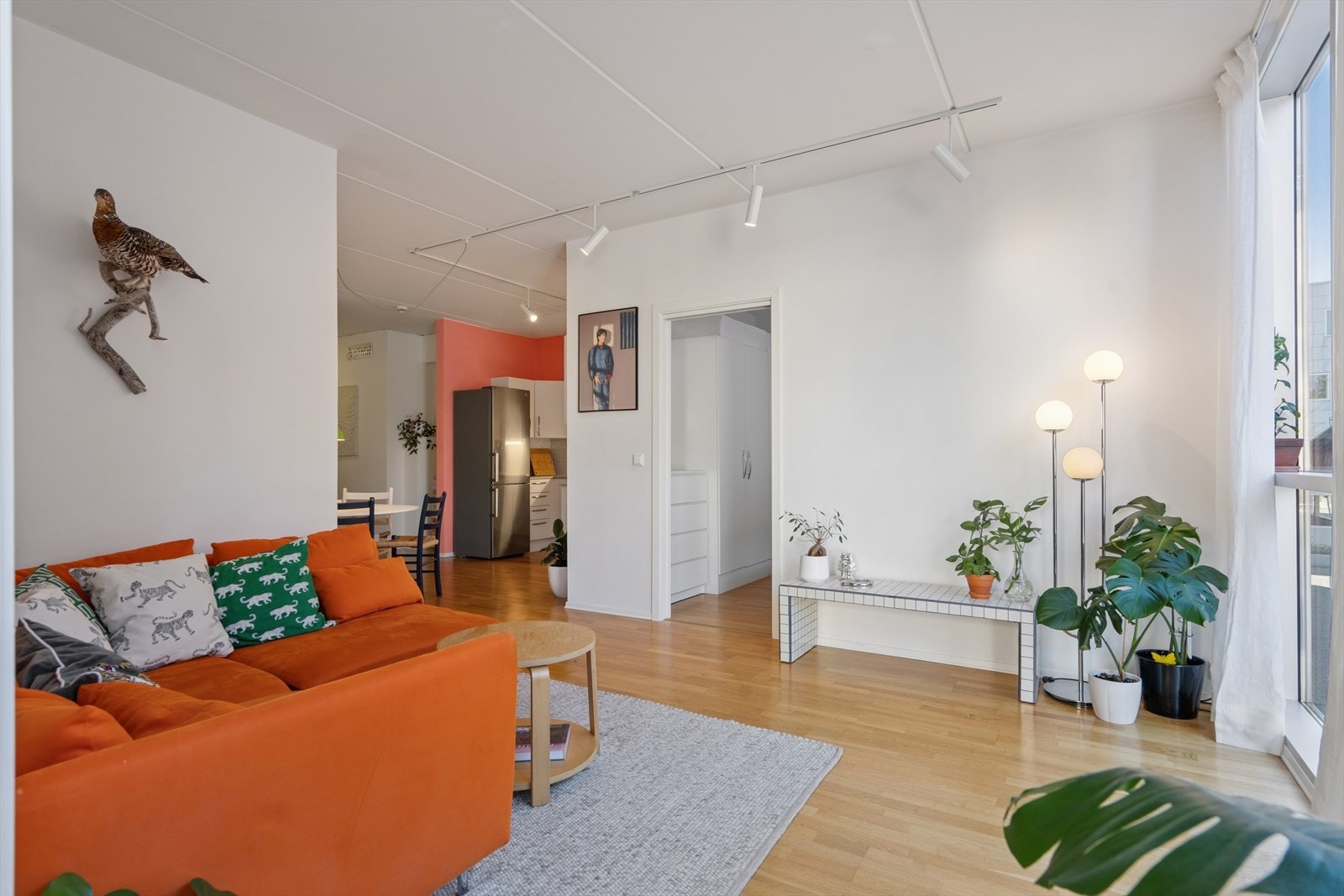 Leiligheten måler 65 kvm (Internt bruksareal). Galleribilde