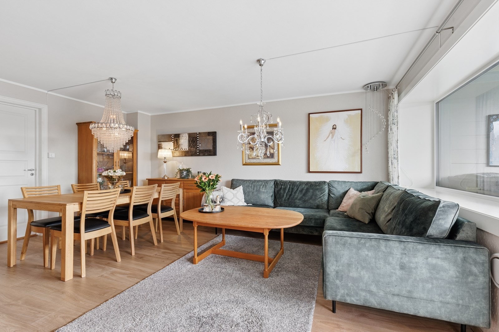 God plass til både sofa og spisebord Galleribilde