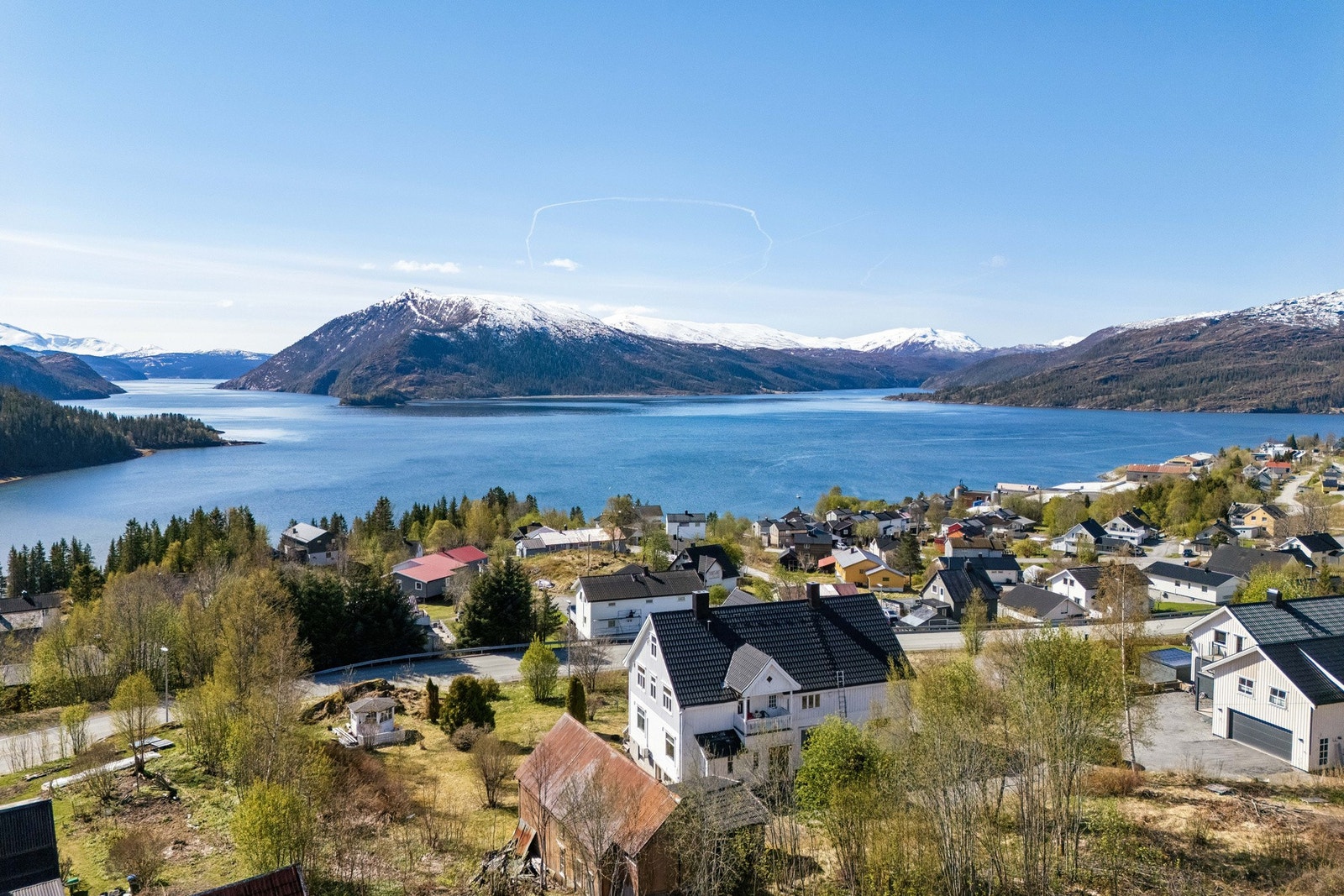 Velkommen til Sørlandsvegen 108 A og B! En sjelden mulighet på fantastiske Hemnesberget. Foto: EFKT Galleribilde
