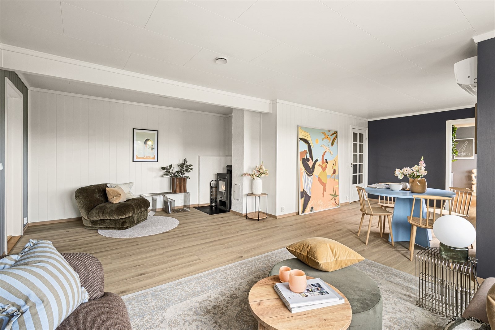 Stuen har en fleksibel planløsning som gjør det enkelt å innrede i ulike soner. Galleribilde