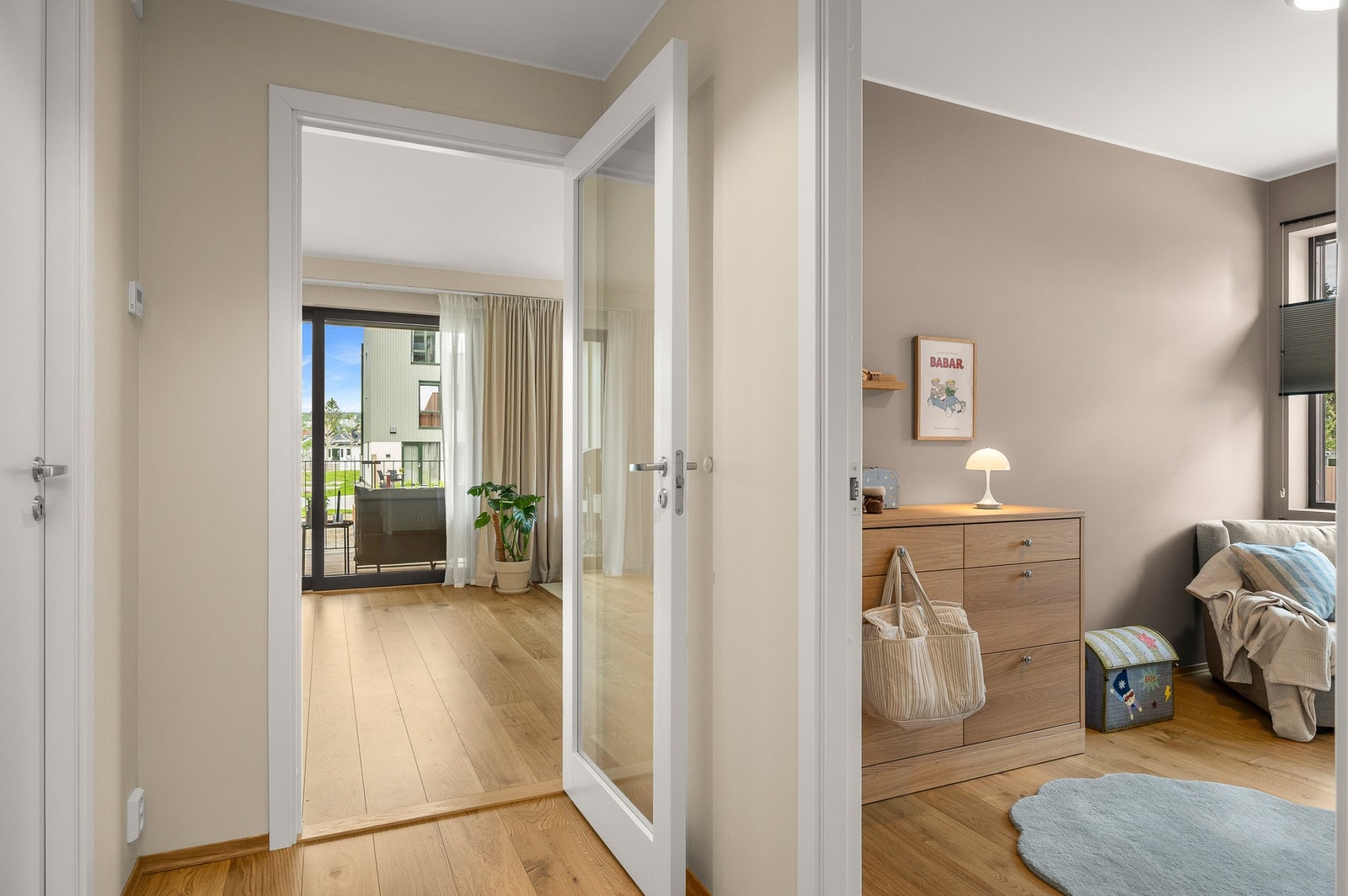 Leiligheten har godt med lagringsplass både i en innvendig bod, og en bod i kjelleren med heisadkomst. Galleribilde