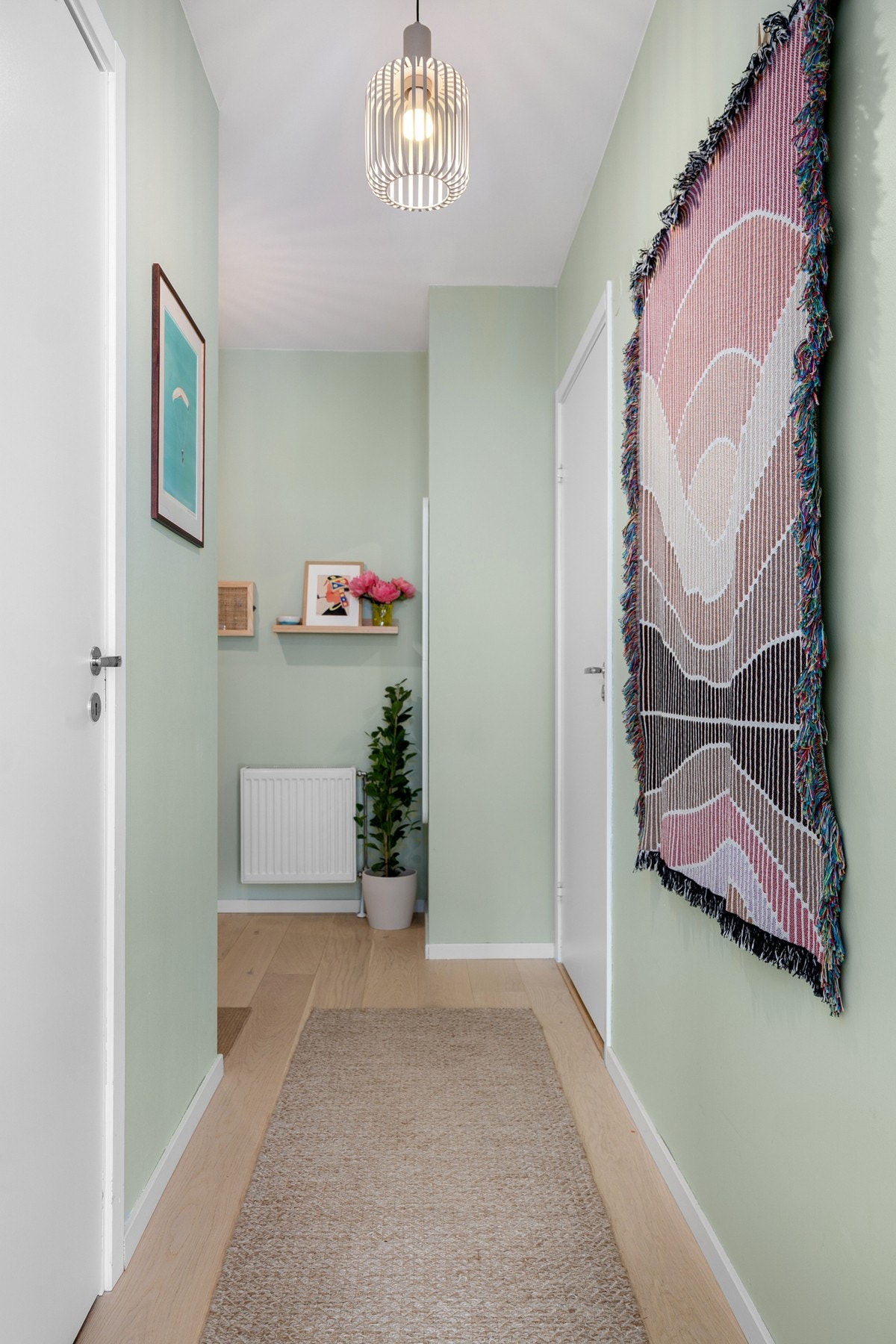 - Fra entréen har du tilgang til en innvendig bod på ca. 3 m² - Galleribilde