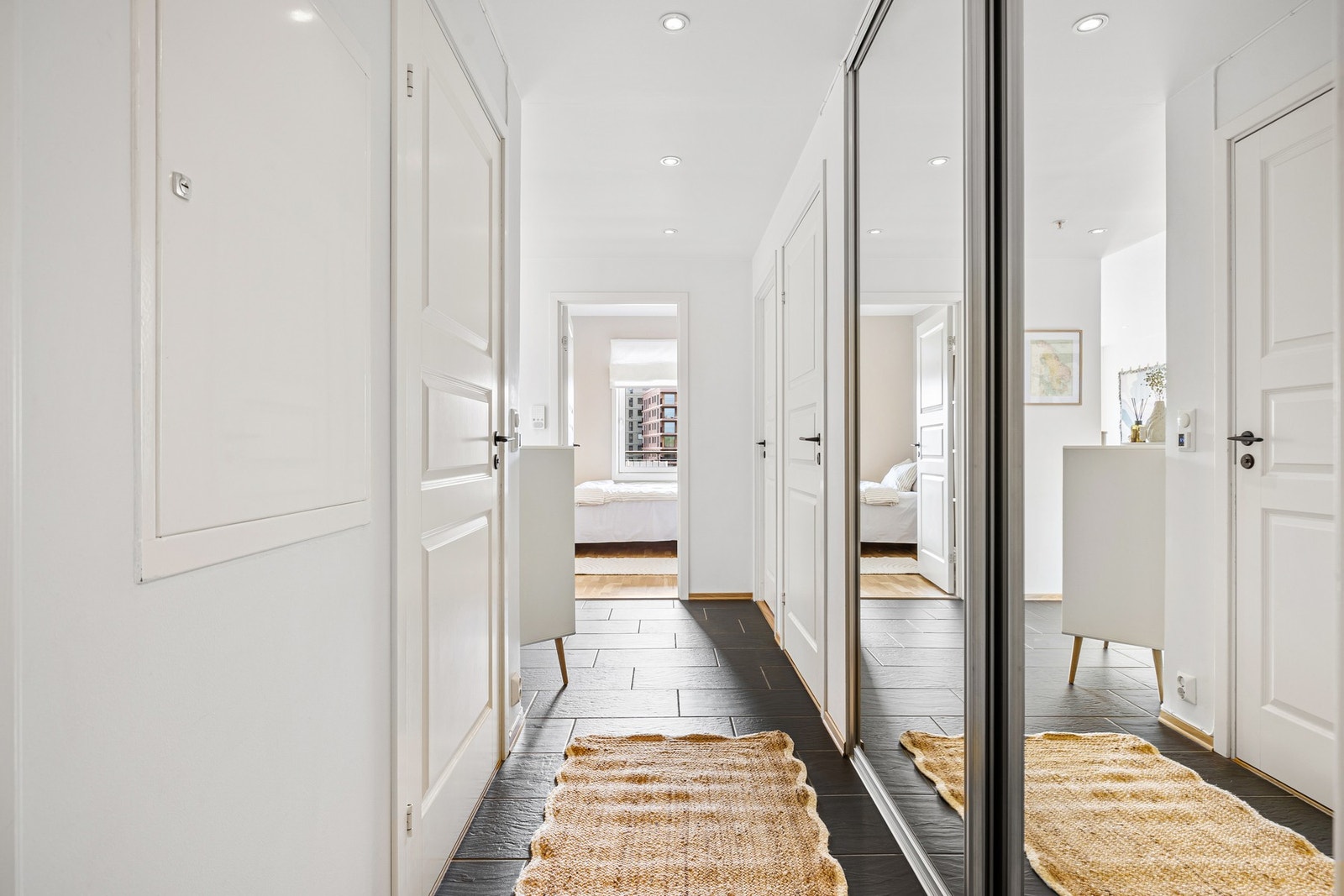 I tillegg til en innvendig bod disponerer leiligheten en bod i kjelleren. Galleribilde