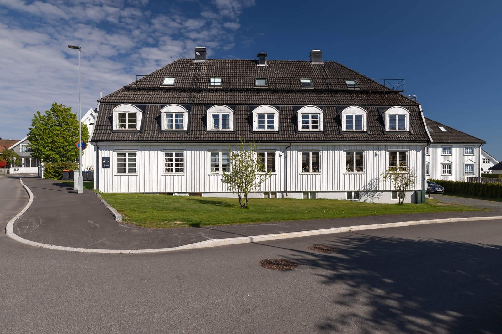 Leiligheten ligger i 2. etasje i et sameie med totalt 8 leiligheter. Galleribilde