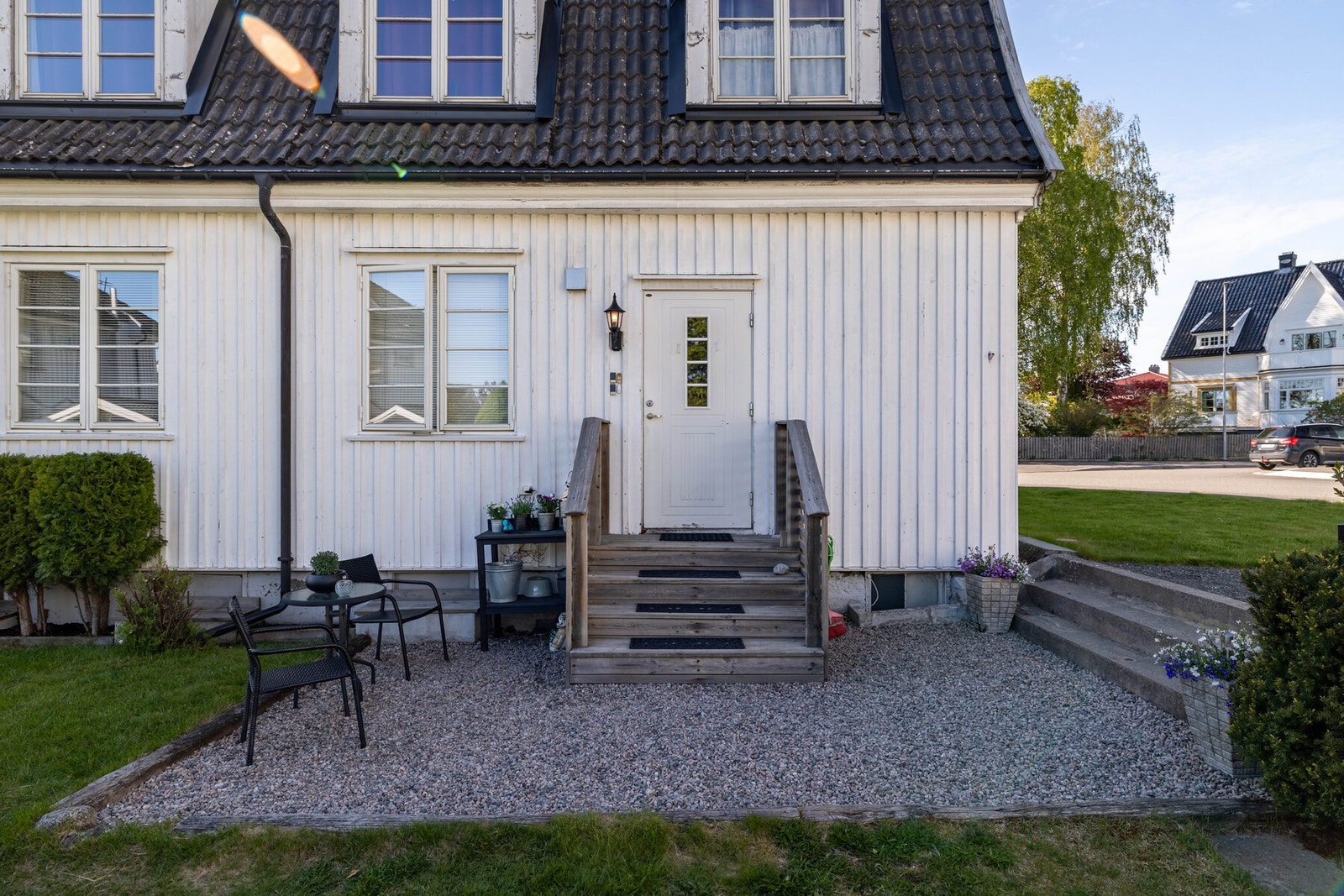 Det er felles inngangsparti fra byggets utside. Galleribilde