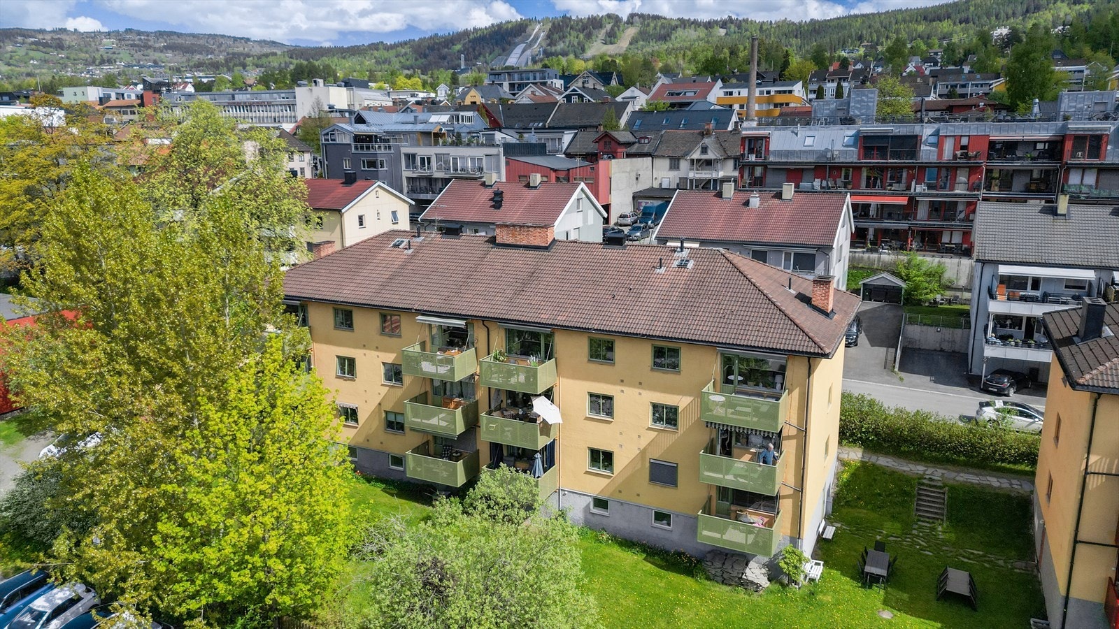 Oversikt over eiendommen og nærområdet. Galleribilde