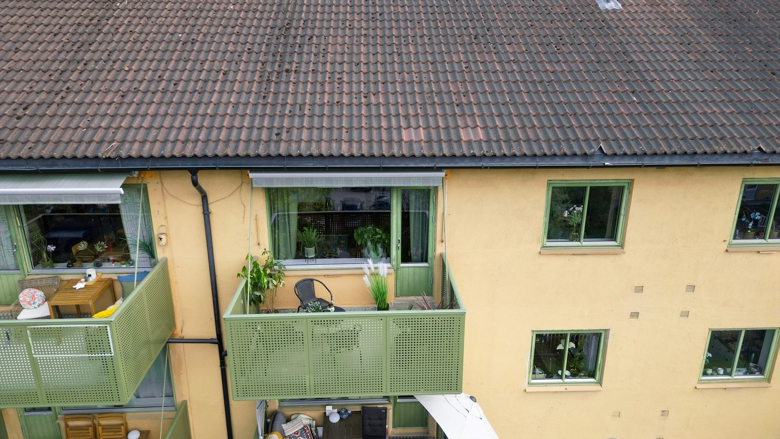 Leiligheten er en toppleilighet med en utvidet terrasse mot vest. Galleribilde