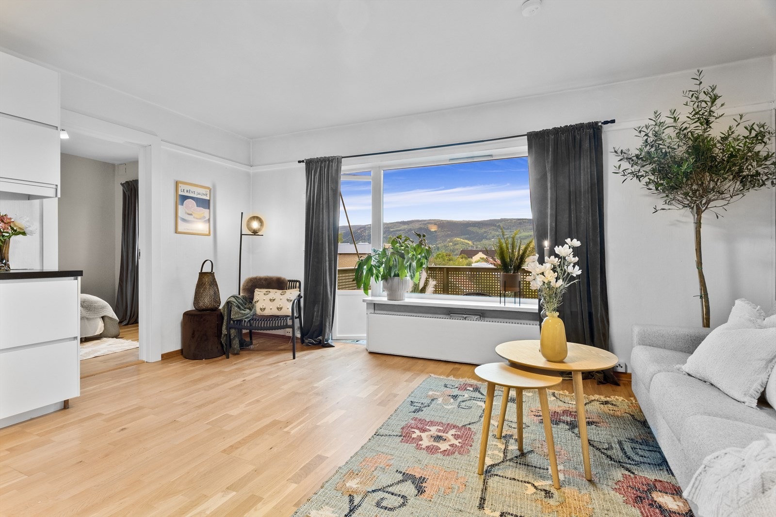 Fra stuen er det utgang til en herlig balkong. Galleribilde