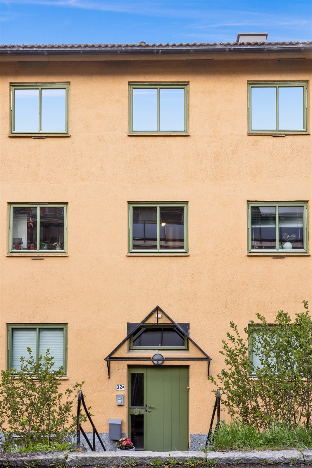 Leiligheten ligger i 3. etasje i et boligbygg fra 1949. Galleribilde