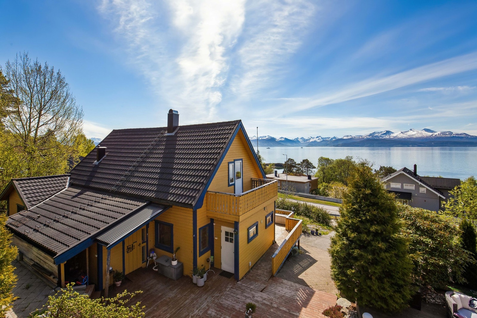 Fra eiendommen er det kort vei til både sjøen og marka. Galleribilde