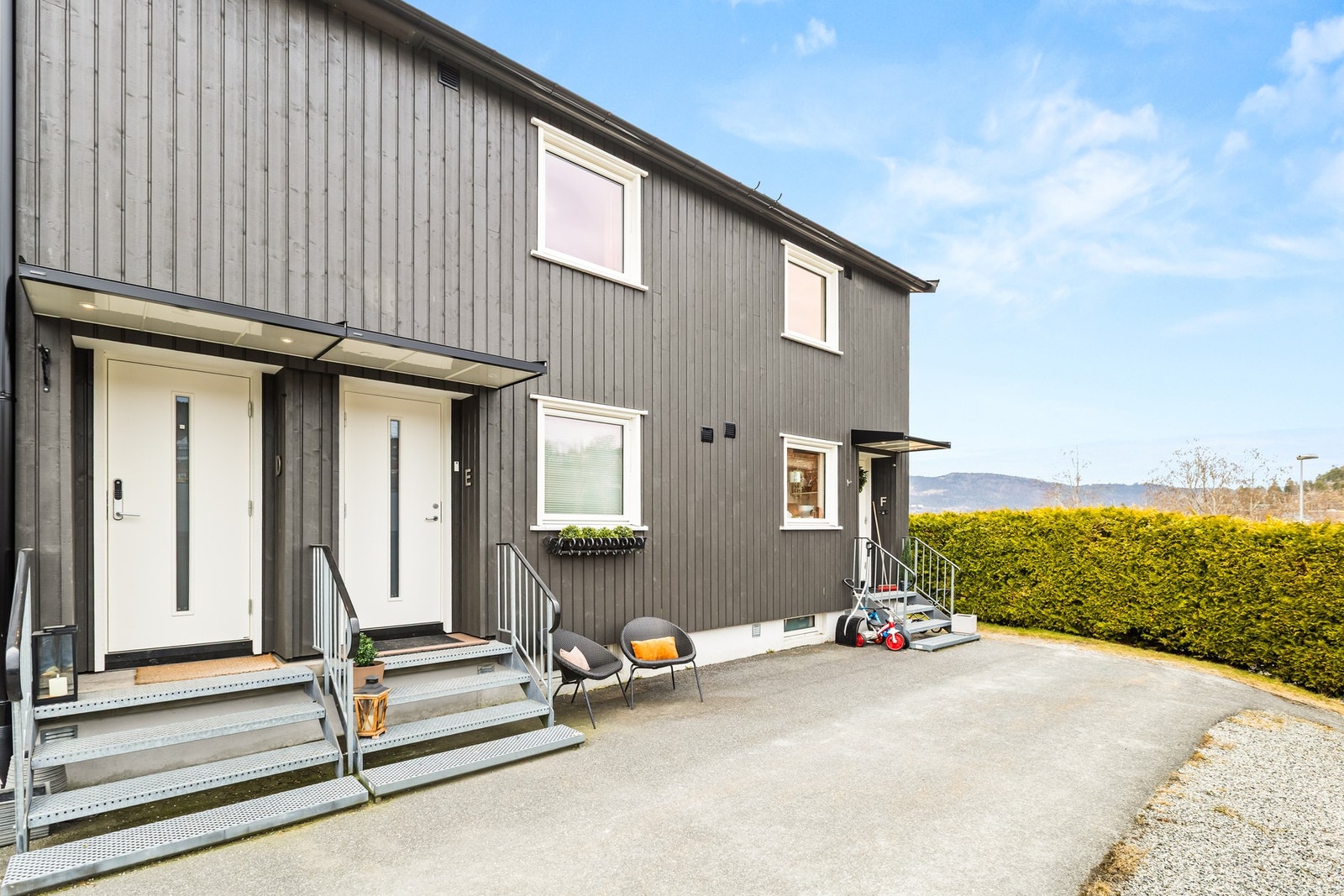 Boligen disponerer en utvendig bod på ca. 4 m² Galleribilde