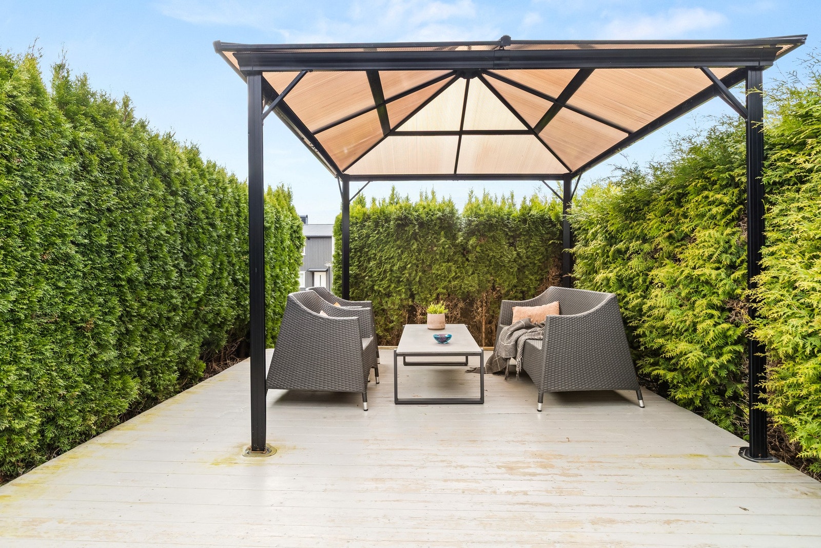 Terrasseplattingen er på ca. 23 m². Galleribilde