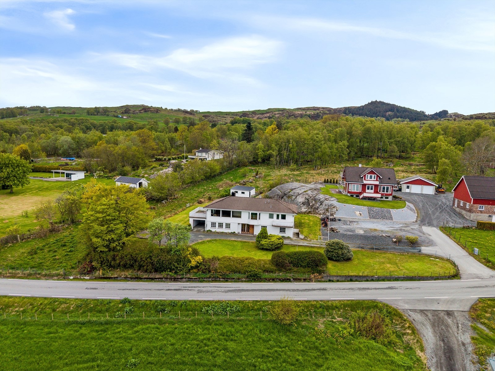 I Vikevåg finner man både skole, barnehage og dagligvarebutikk. Galleribilde