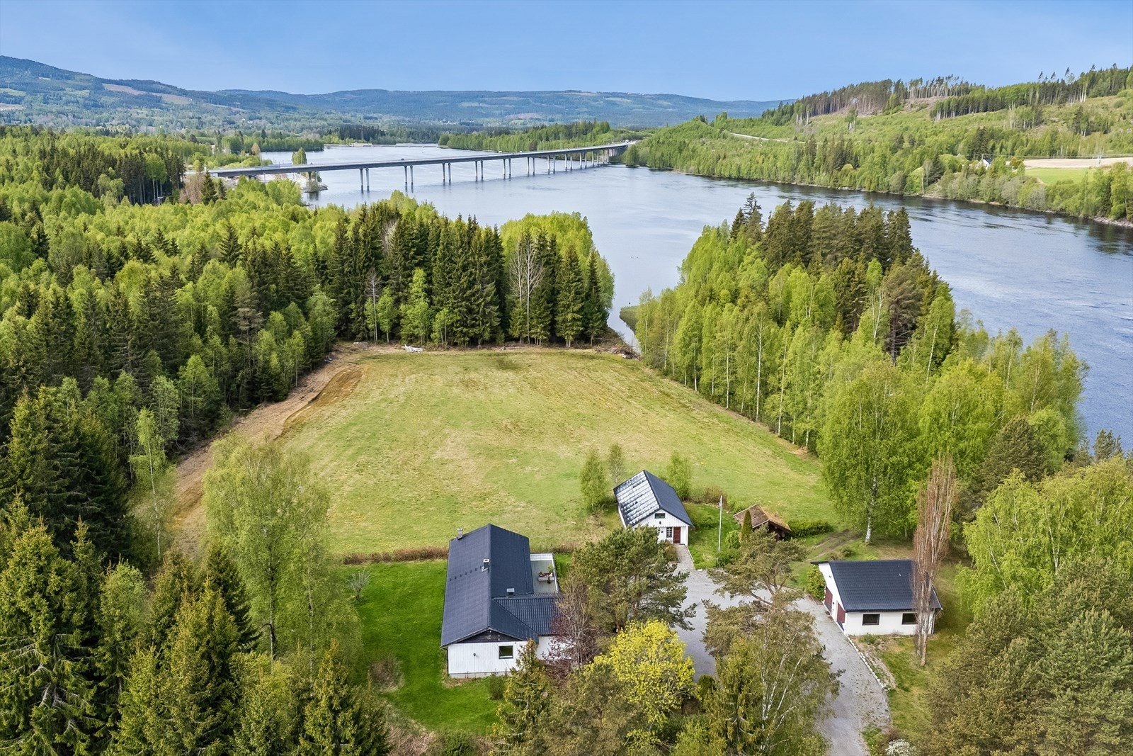 Beliggenheten gir kort vei til flotte tur- og rekreasjonsområder. Galleribilde