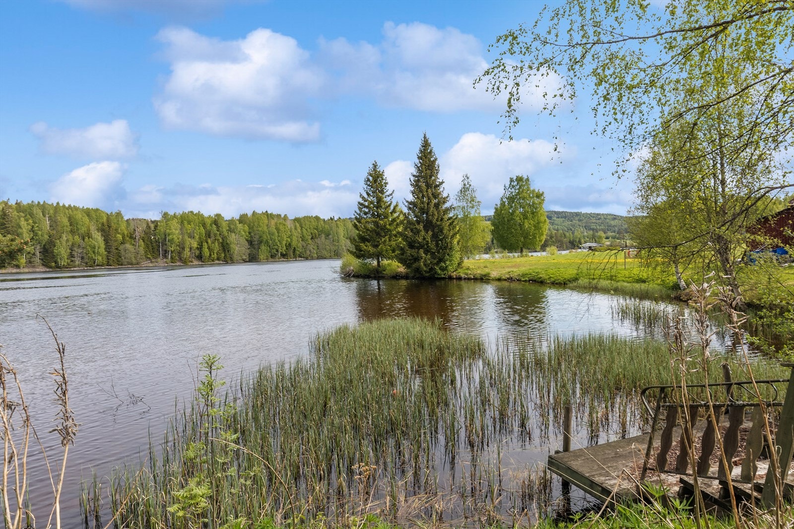 Eiendommen ligger i naturskjønne og rolige omgivelser. Galleribilde