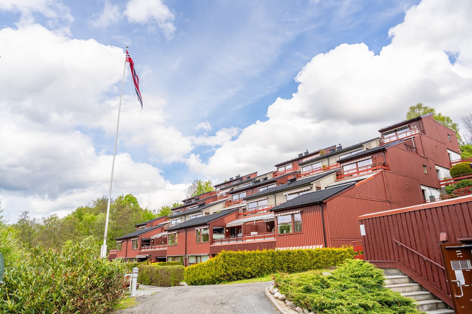 Borettslaget består av 62 leiligheter fordelt på to terrasseblokker. Galleribilde