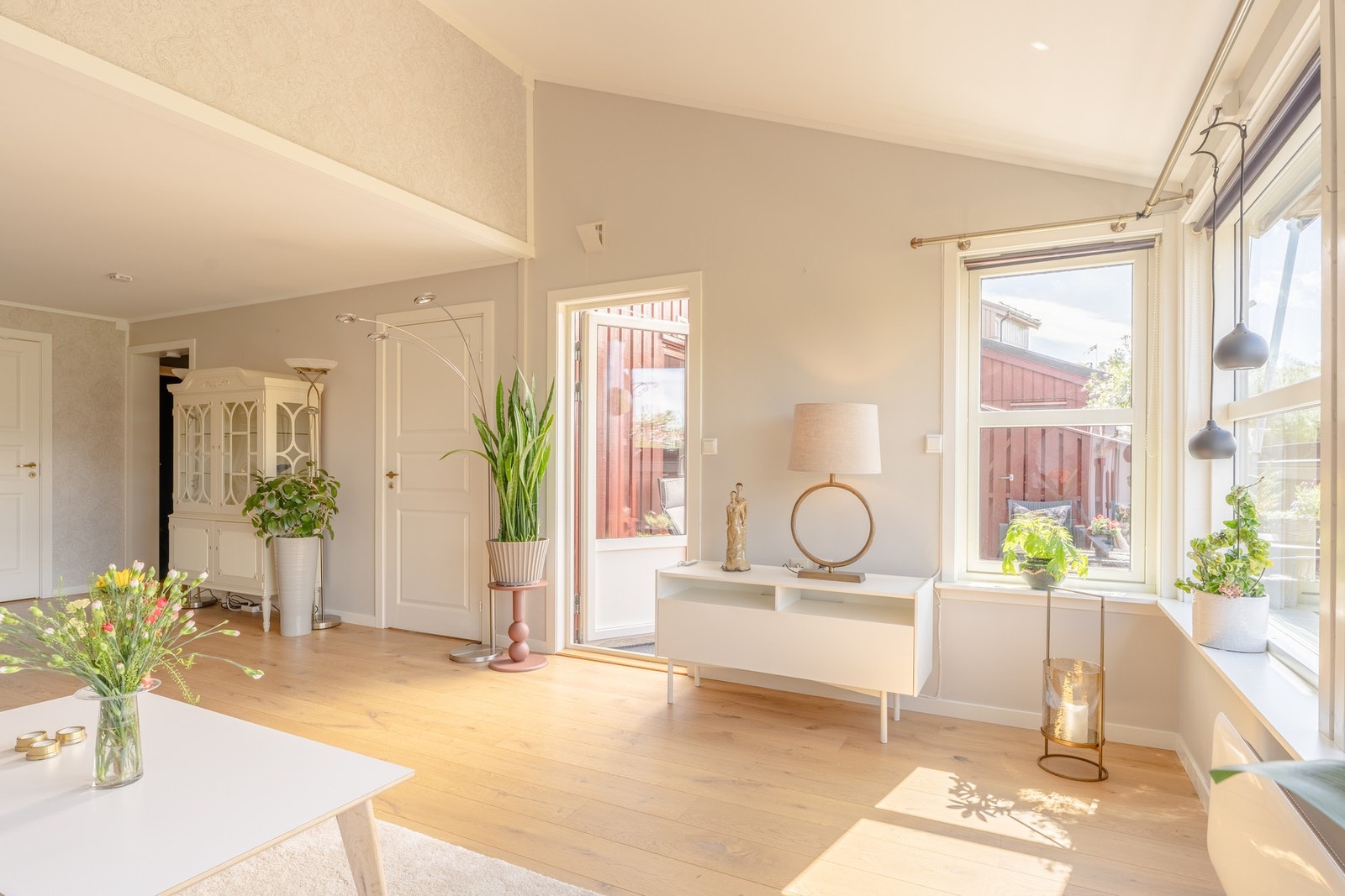 Vi beveger oss inn i stuen. Galleribilde