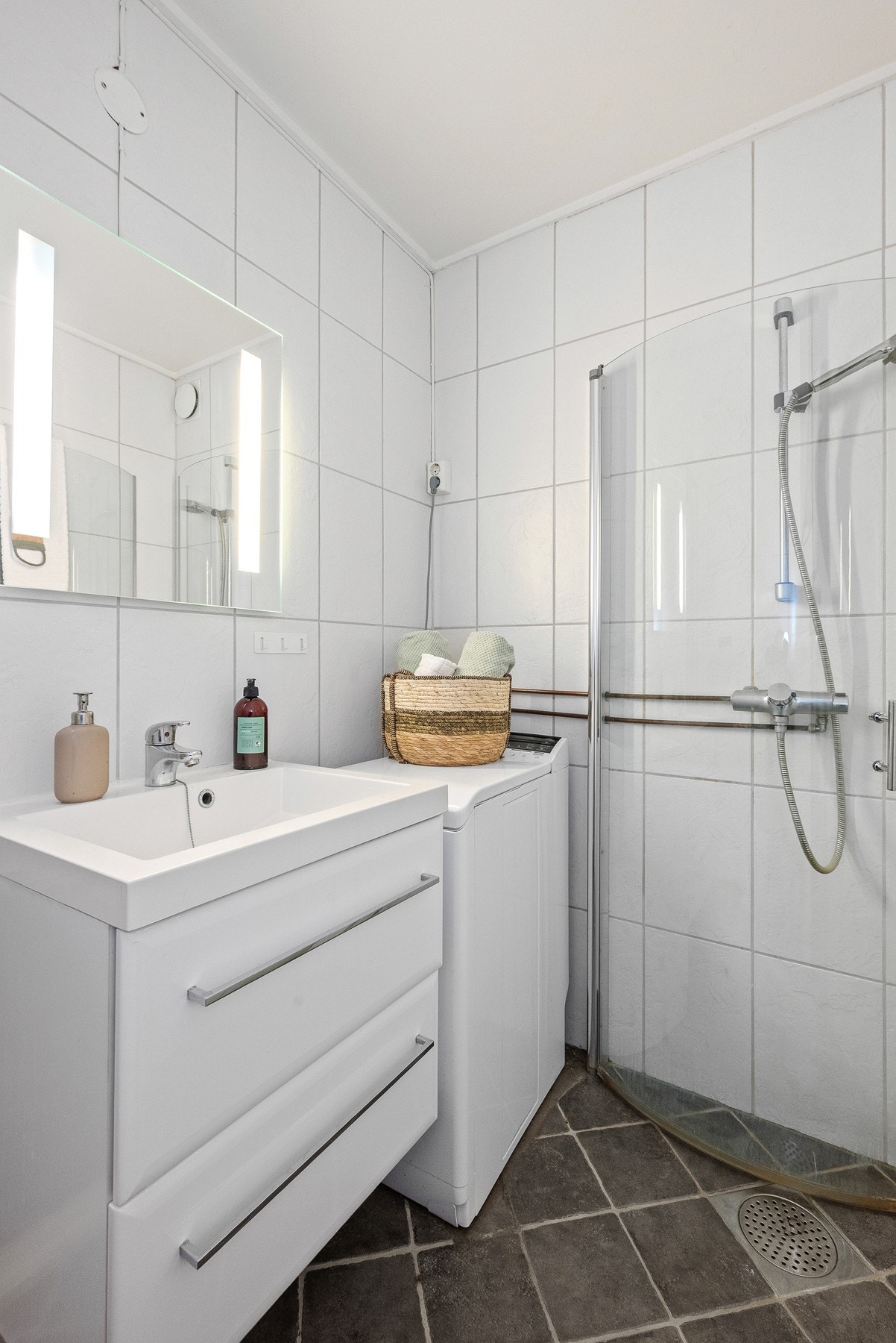 Det er varme i gulvet på badet. Galleribilde