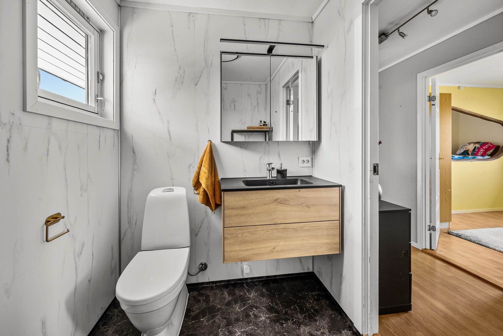 Badet i 1. etasje er modernisert i løpet av de siste årene Galleribilde