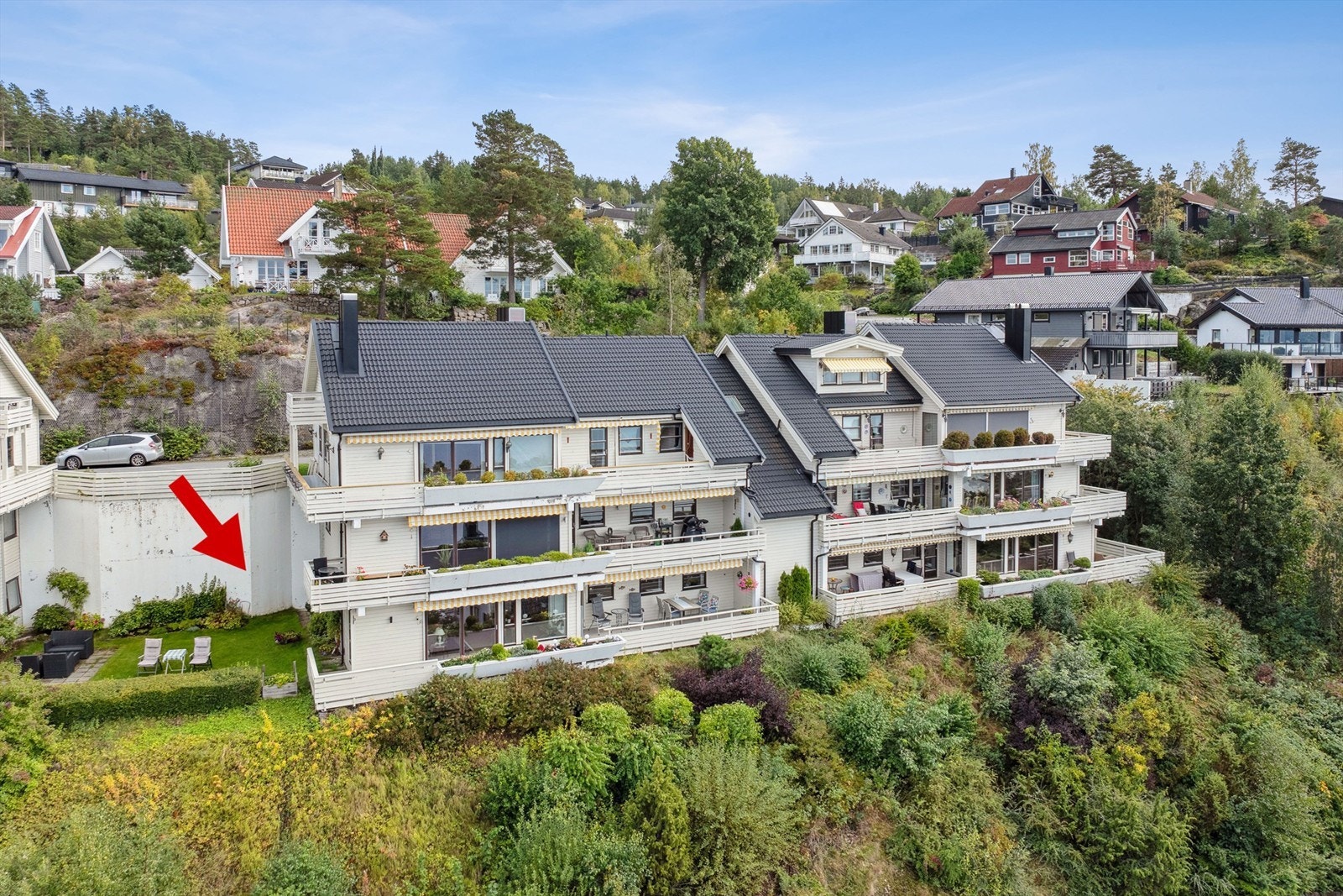 Utsiktsleilighet - En flott bolig med stor terrasse, meget gode solforhold og fantastisk utsikt. Galleribilde