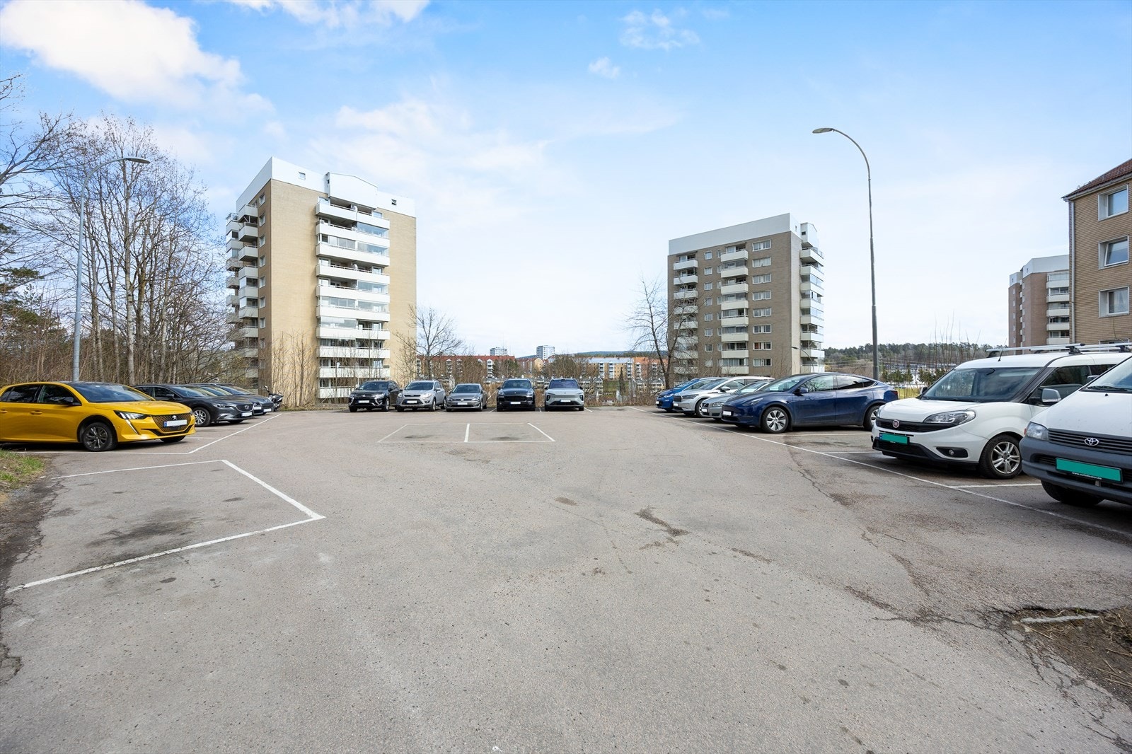 Borettslaget disponerer parkeringsplasser som tildeles etter venteliste. Galleribilde
