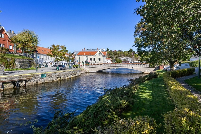 Sommerbyen Brevik Galleribilde