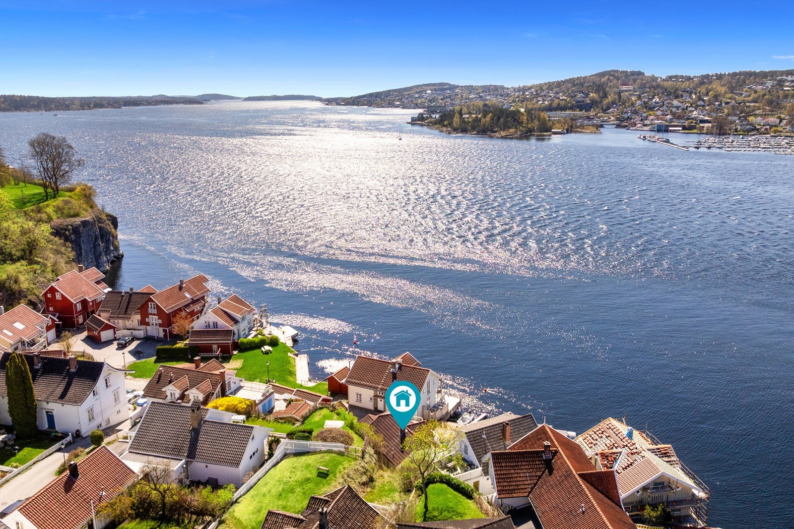Flott utsikt ut over Breviksfjorden og ut Langesundsfjorden. Galleribilde