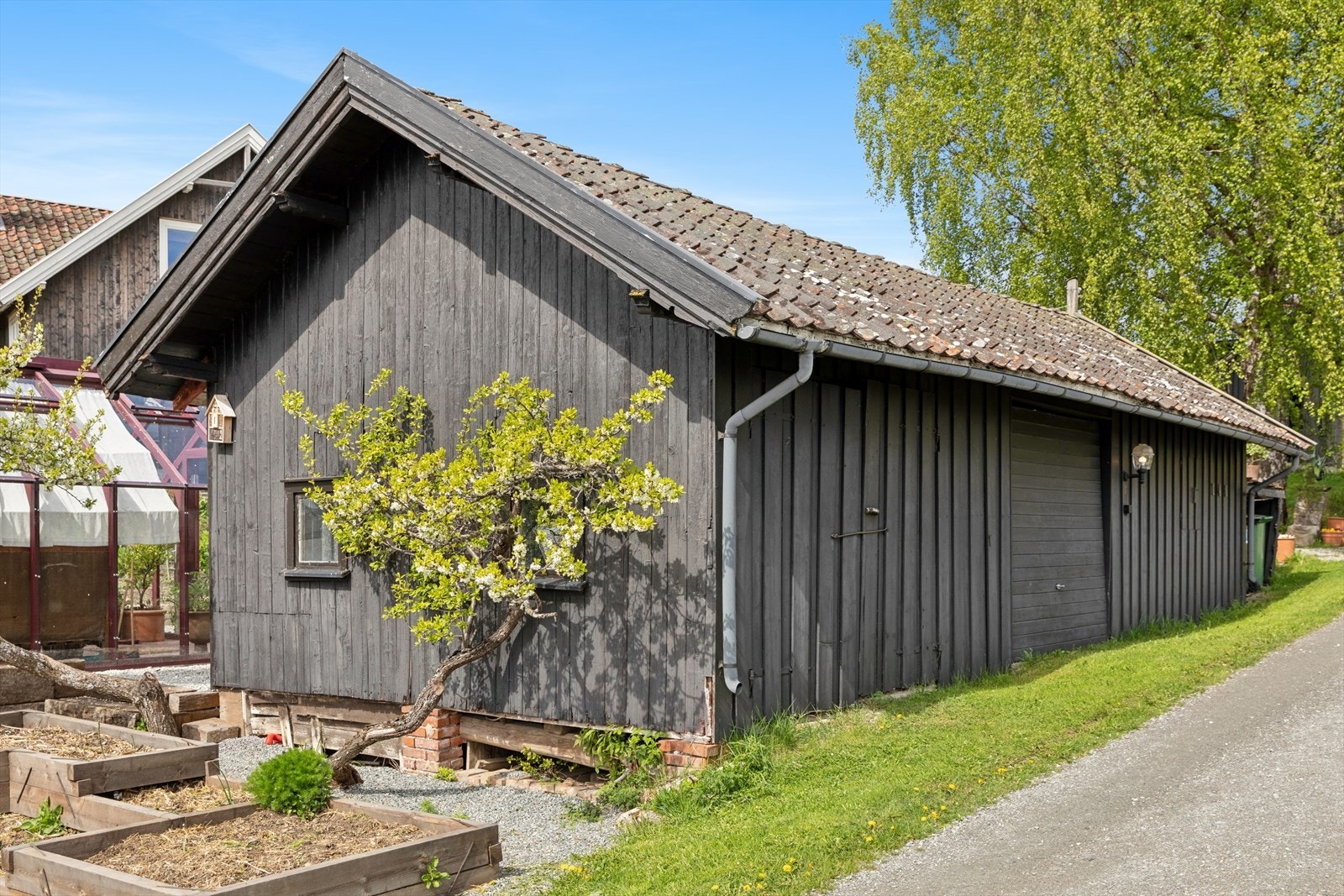 Uthus med mulighet for dyrehold, eller ekstra lagring dersom man trenger det. Galleribilde