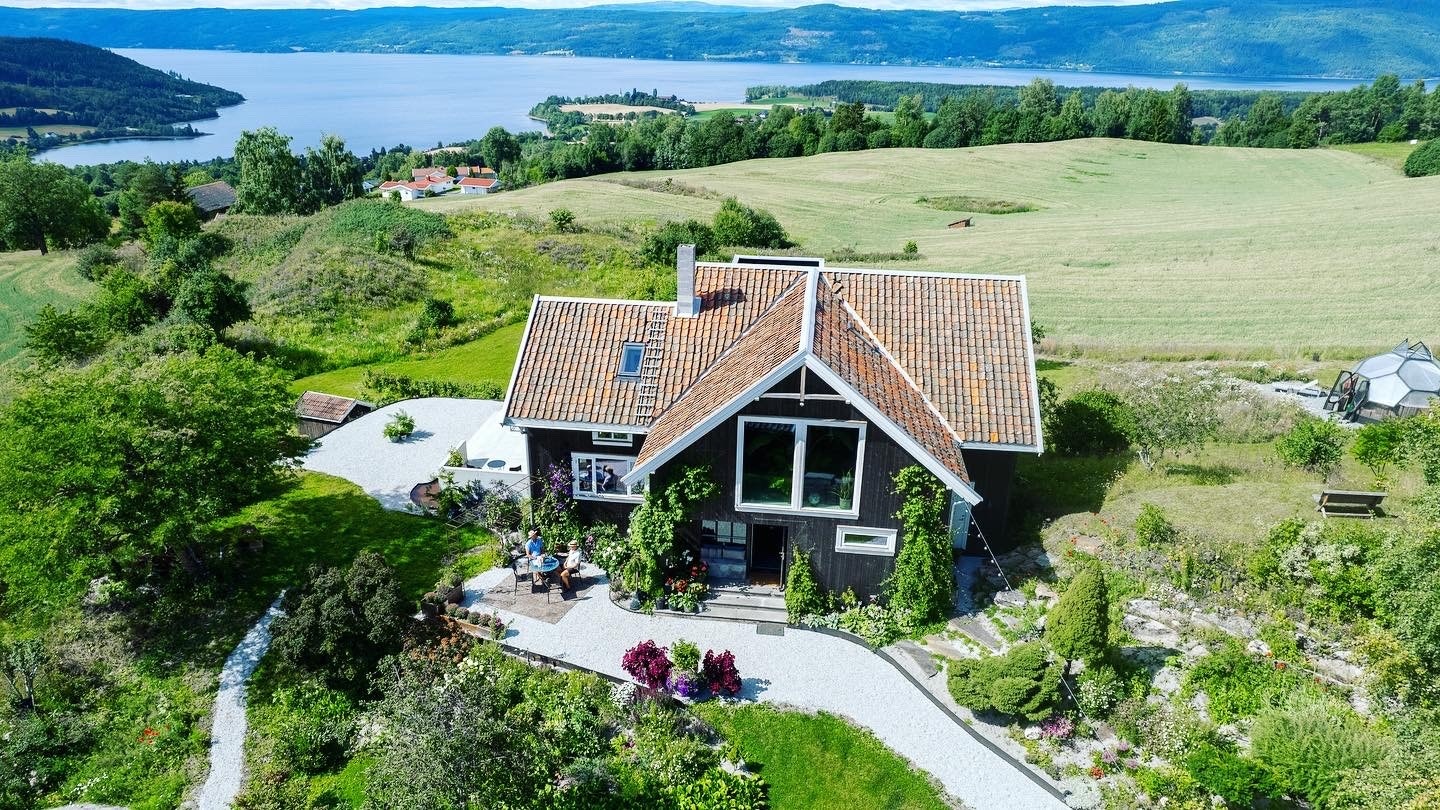 Monica Hoff v/Dnb Eiendom har gleden av å presentere dette unike og flotte bruket i Eggelinna 146! Galleribilde