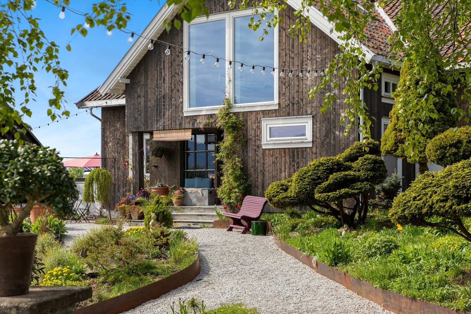 Velkommen til Erik og Anders sitt fantastisk hjem i Brandbu, også kjent som Brandbu Botaniske! Galleribilde