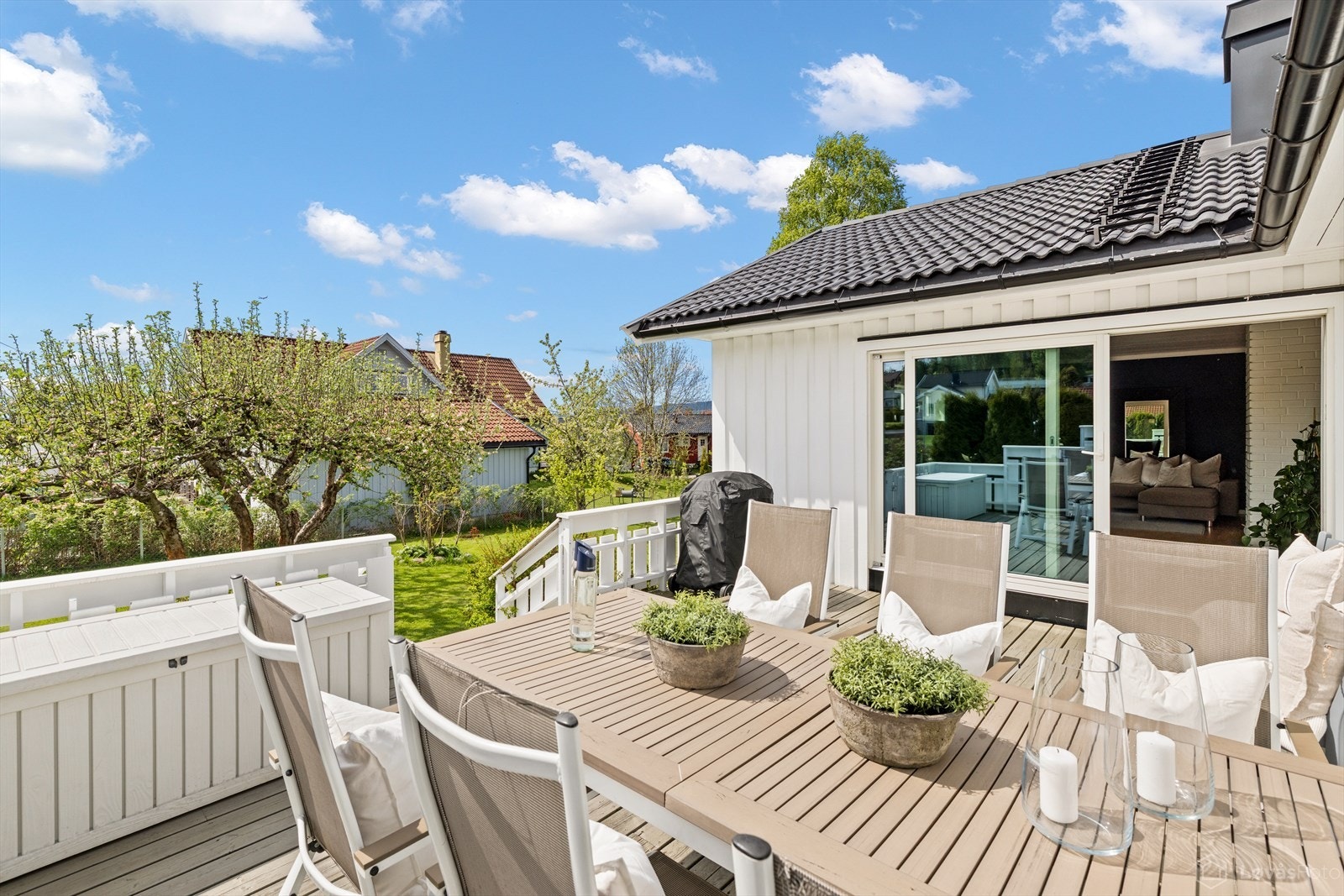 Her ligger alt til rette for lange sommermiddager med familie og venner under åpen himmel. Galleribilde