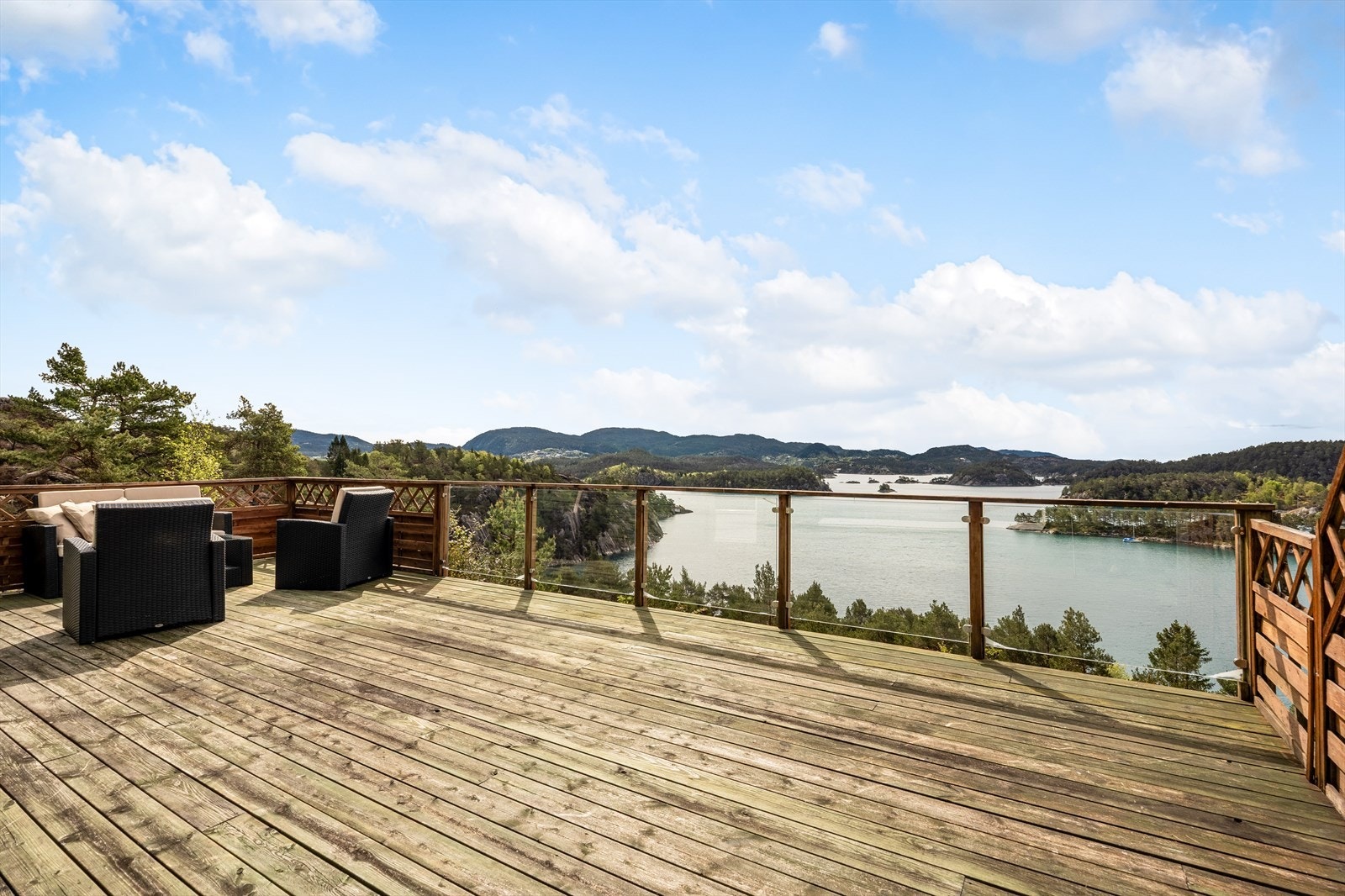 Hytteidyll med solrik terrasse og nydelig utsikt! Galleribilde