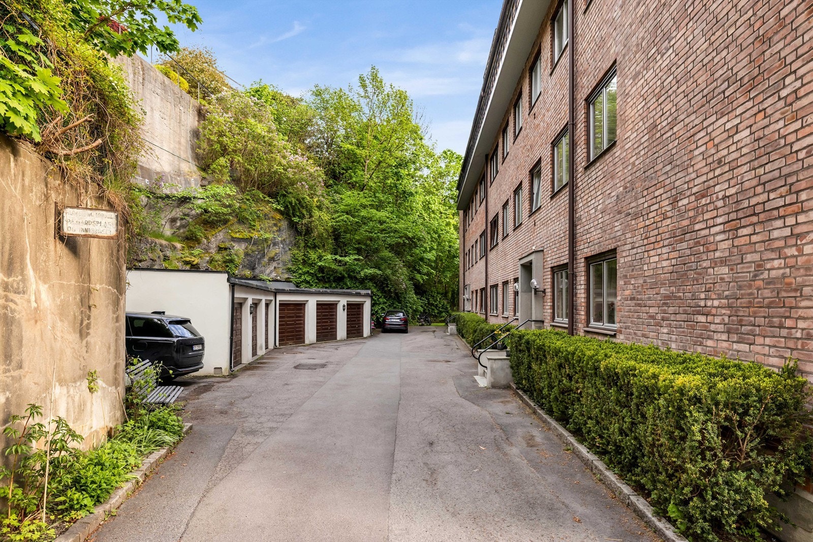 Aksjelaget disponerer også 6 garasjeplasser som tildeles etter ansiennitet. Galleribilde