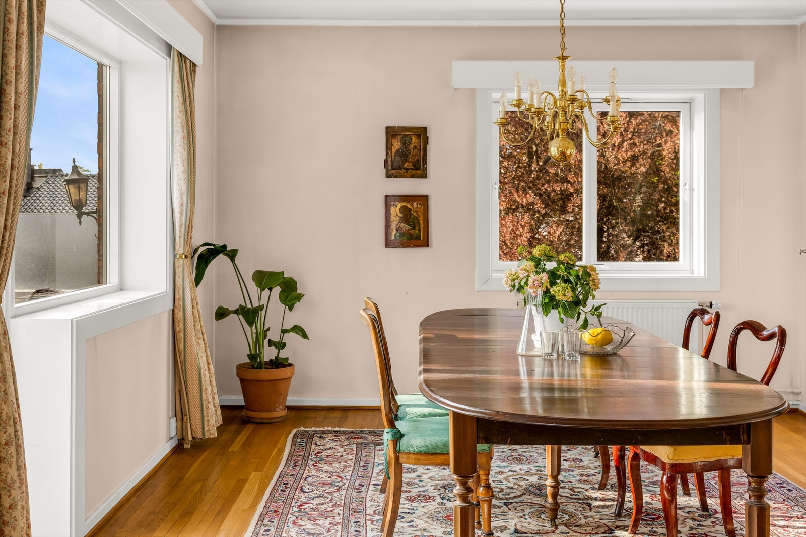 Leiligheten ligger flott til på enden av bygget og i 4. etasje. Galleribilde