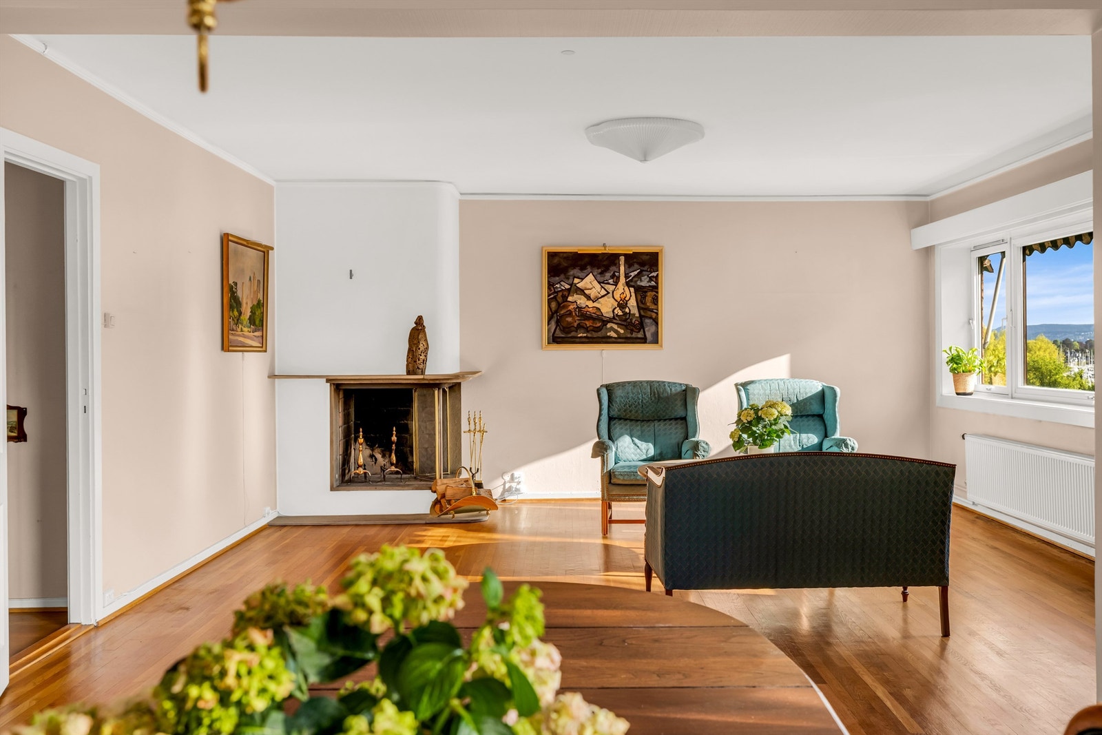 Fyring (fjernvarme) og varmtvann er inkludert i felleskostnadene. Galleribilde