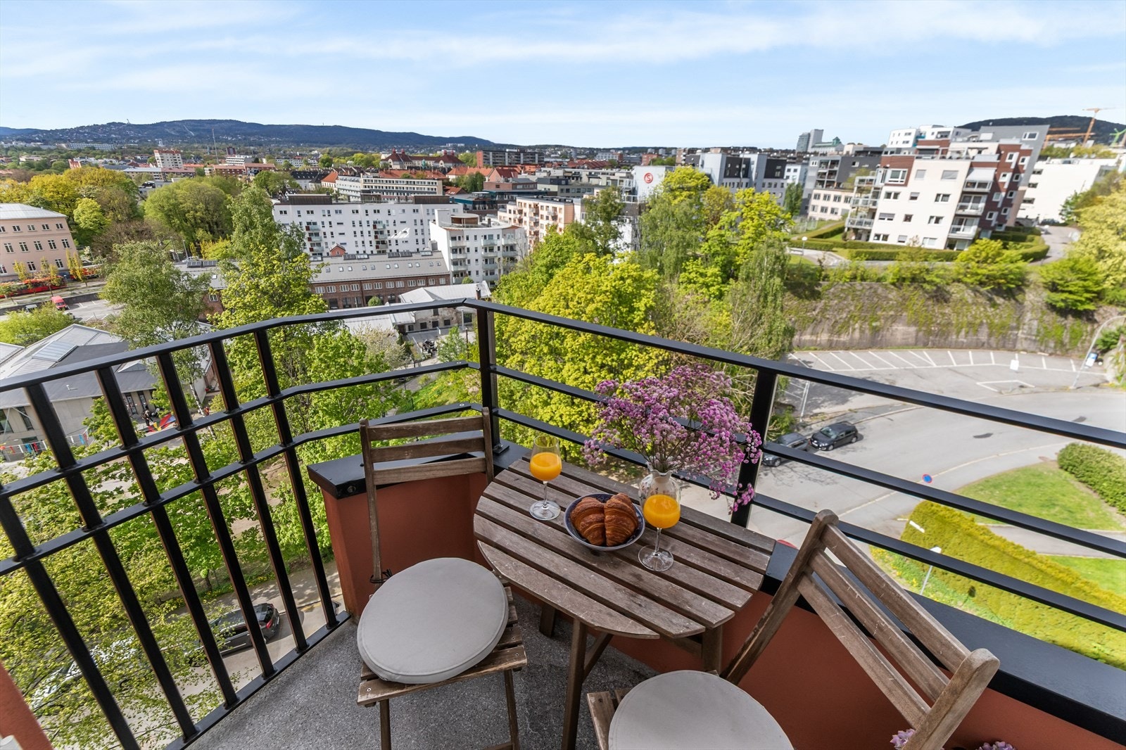 I forbindelse med rehabilitering av balkong og fasade i 2016, ble alle vinduer skiftet ut i regi av aksjelaget. Galleribilde