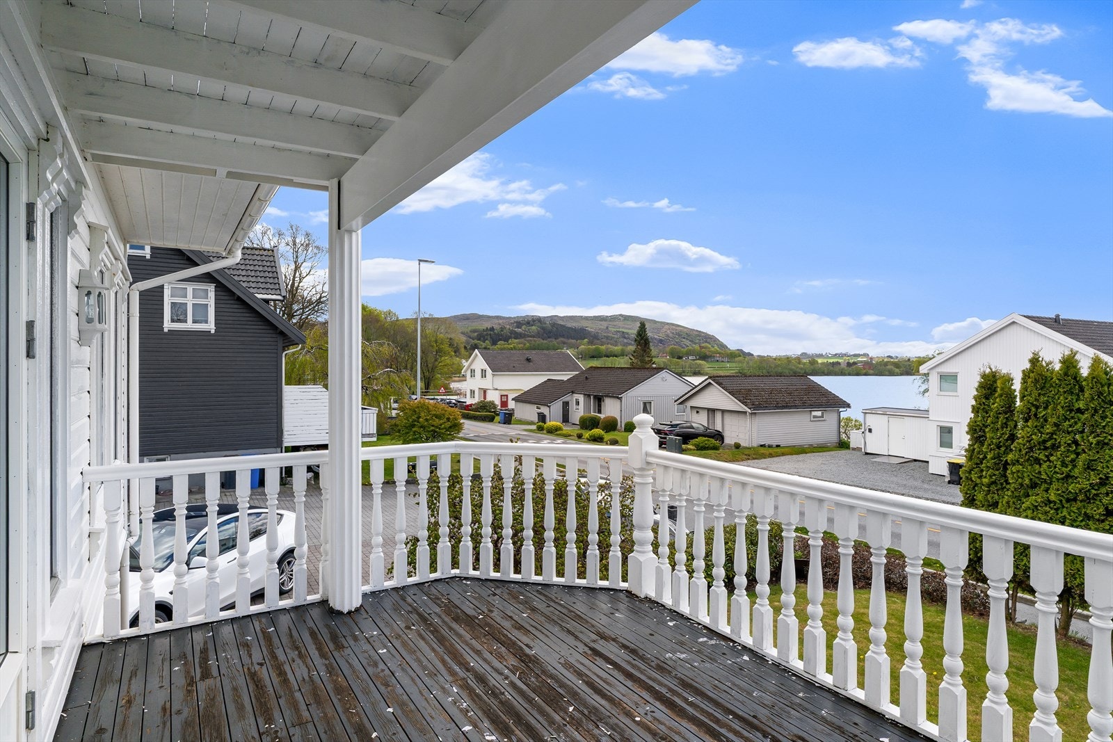 Boligen har totalt 82 kvadratmeter med terrasse- og balkongareal. Galleribilde