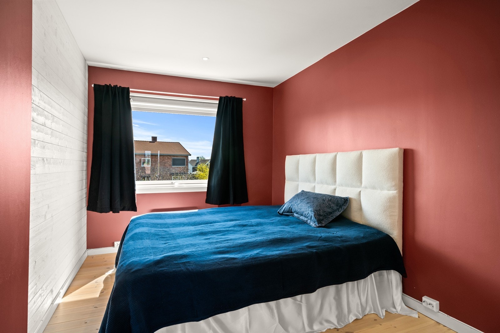 Leiligheten inneholder to soverom. Dette rommet har plass til dobbeltseng. Galleribilde
