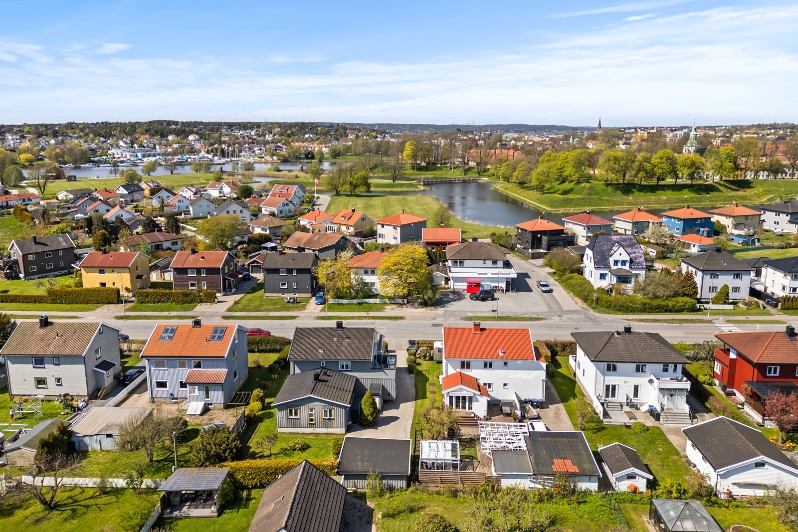 Nærhet til flotte turområder, badeanlegg og Kongsten idrettshall. Galleribilde
