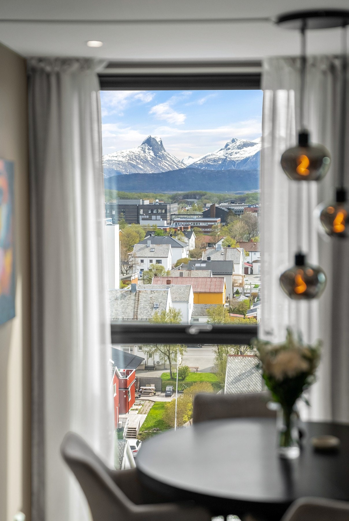 Flott utsyn ut over byen. Galleribilde