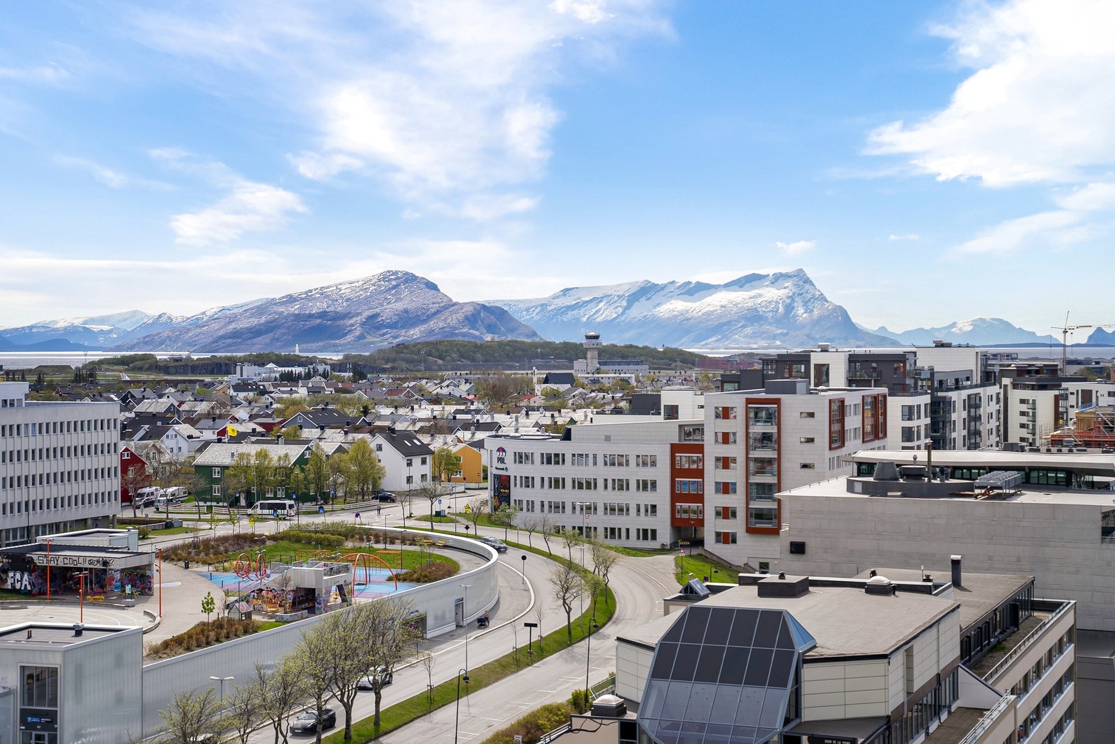Balkongen kan også benyttes som et lunt og koselig uterom på kalde deler av året. Galleribilde