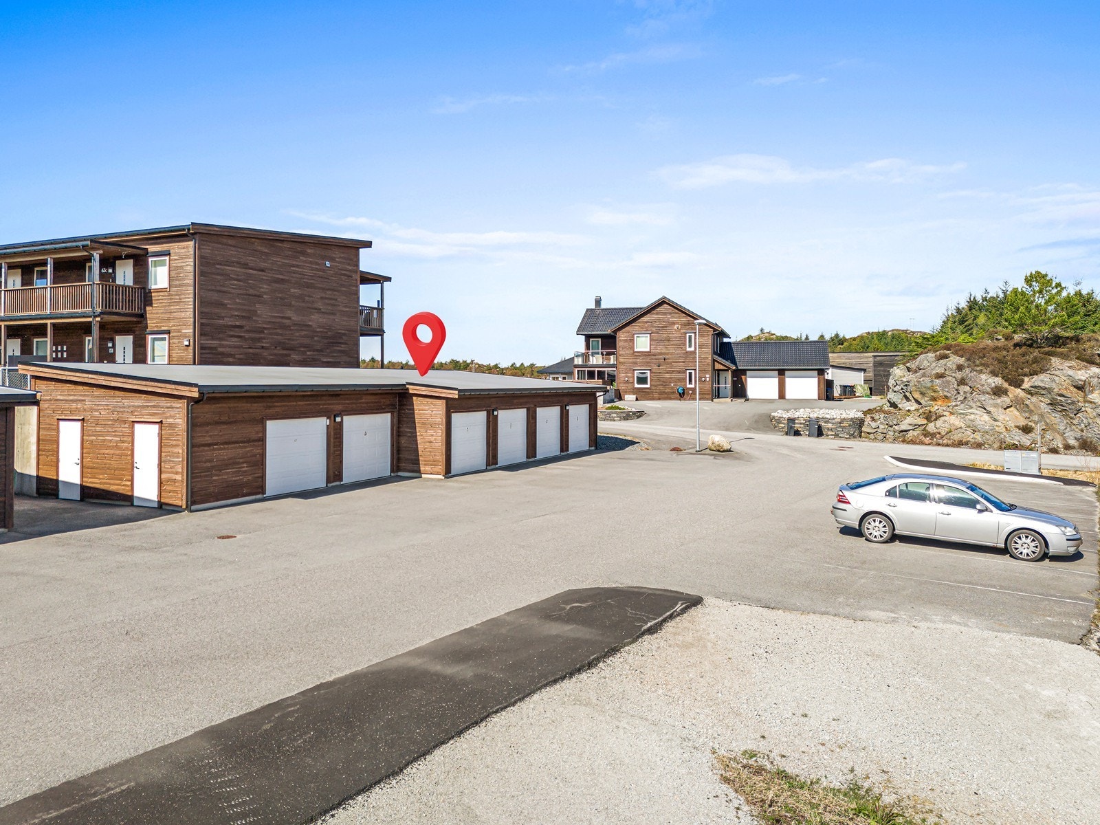 Det medfølger garasjeplass samt sportsbod Galleribilde