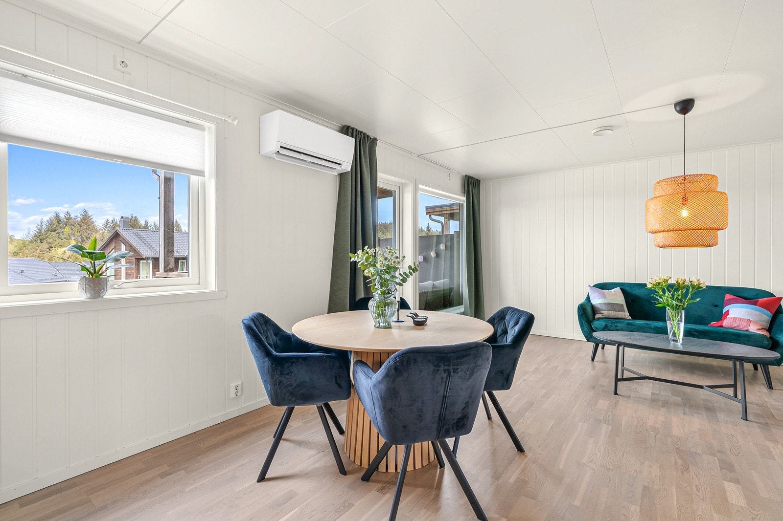 Det er varmepumpe i stue og balansert ventilasjonsanlegg Galleribilde
