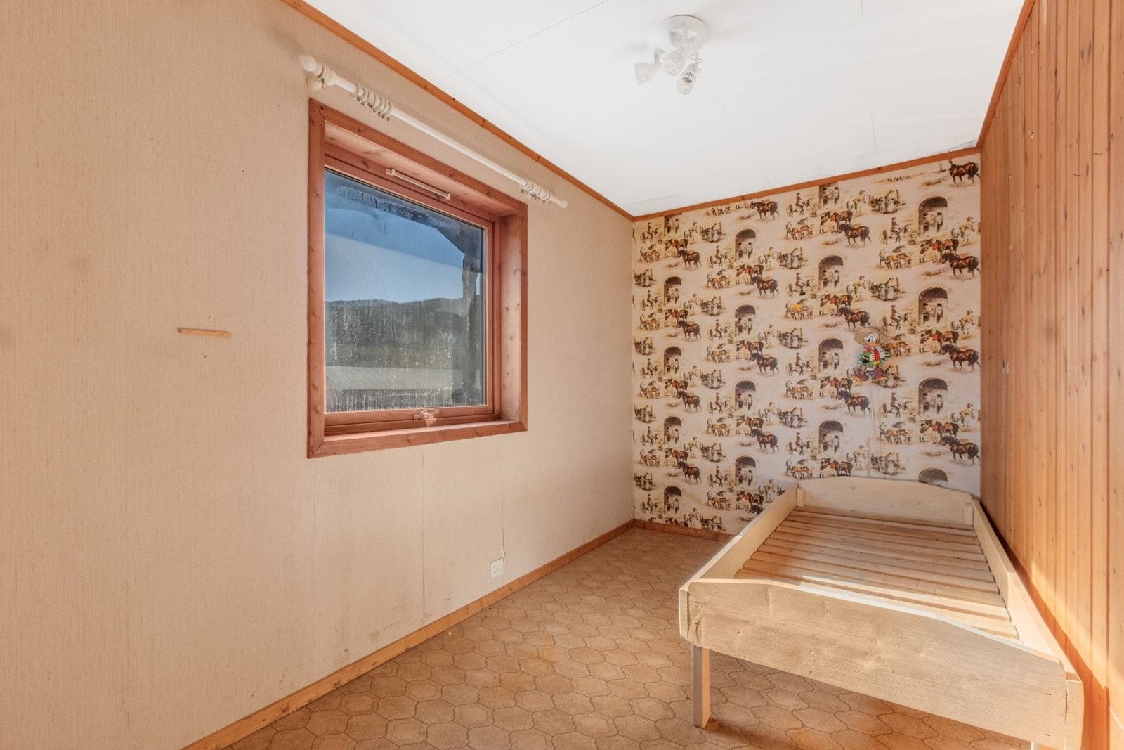 Det er to soverom i 2.etasje, dette er et av dem. Galleribilde