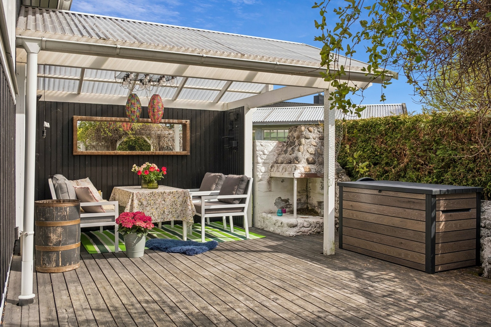 Terrasse i hage Galleribilde