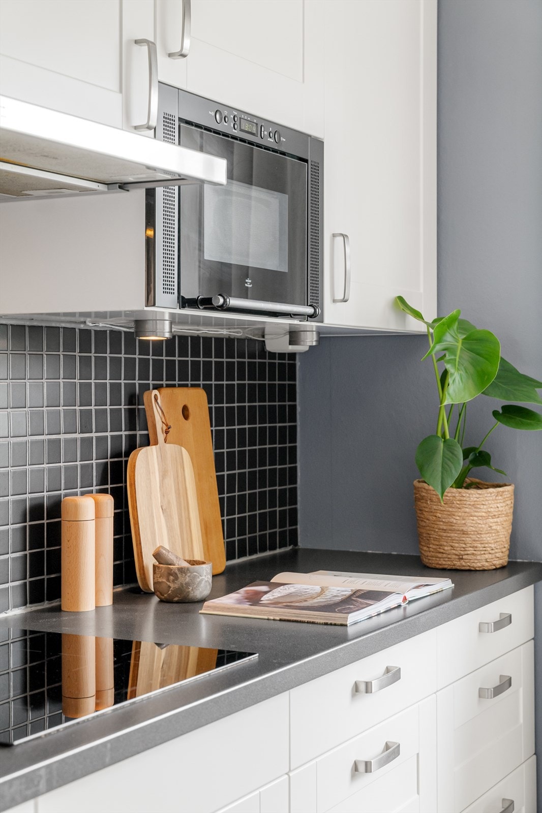 Her har du rikelig med skap- og benkplass å boltre deg på. Galleribilde