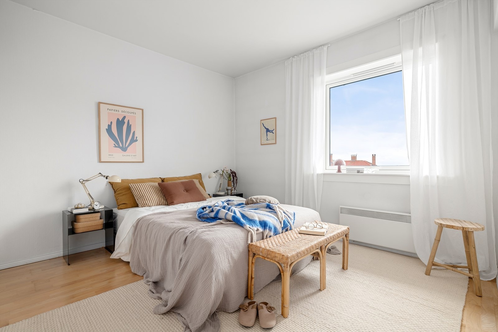 Soverom I - Romslig soverom, holdt i duse og behagelige toner. Galleribilde