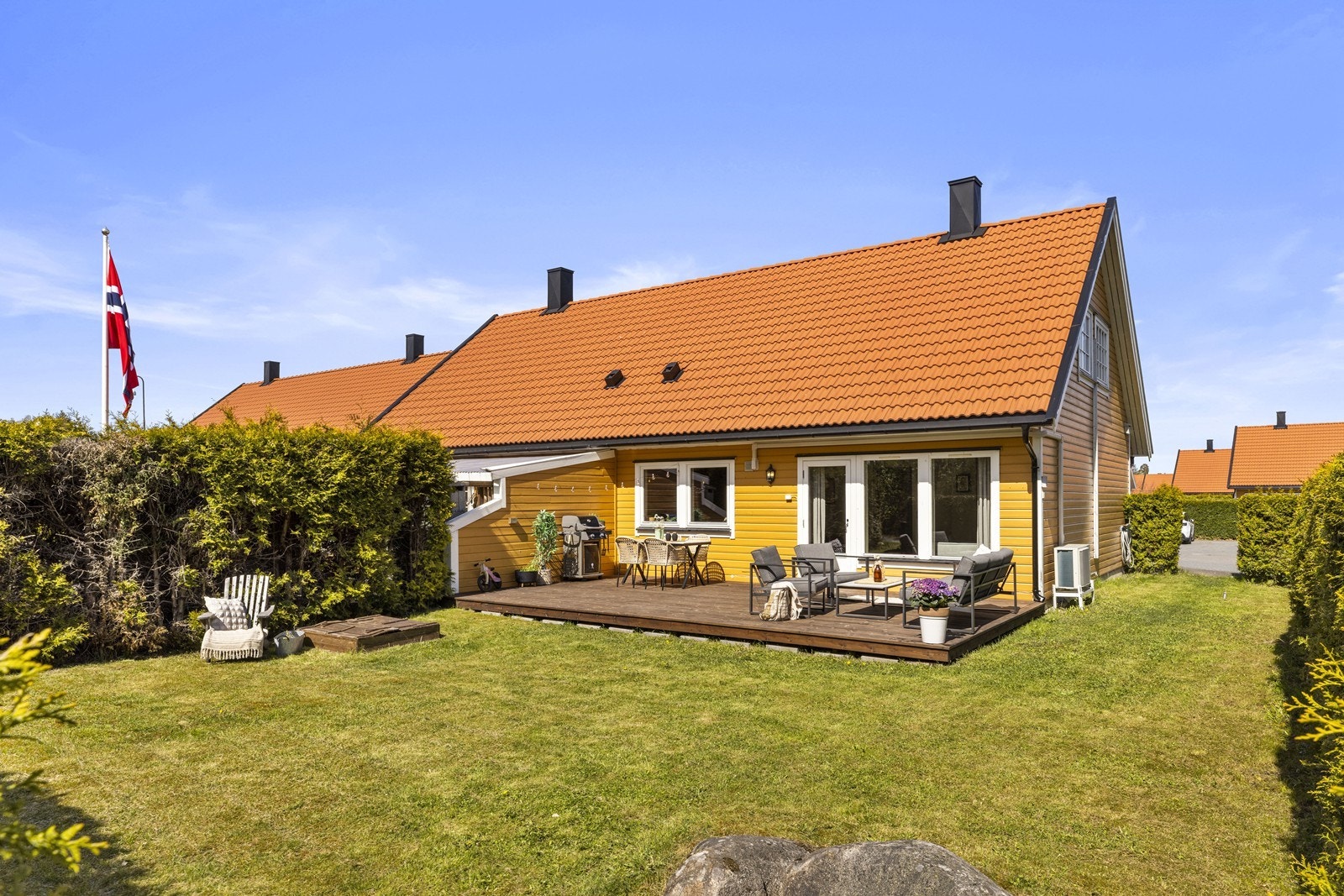 Eiendommen er en del av Kløvningssten Borettslag, som består av 32 andeler. Galleribilde